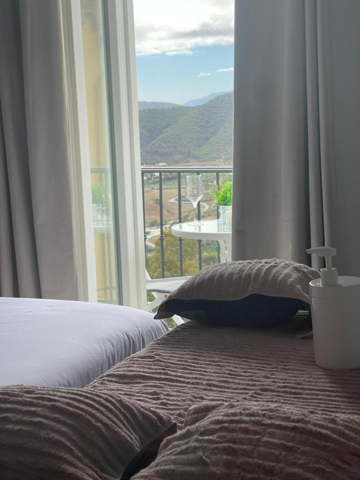 Caminito Rey & Banderas Spa Relax Carratraca エクステリア 写真